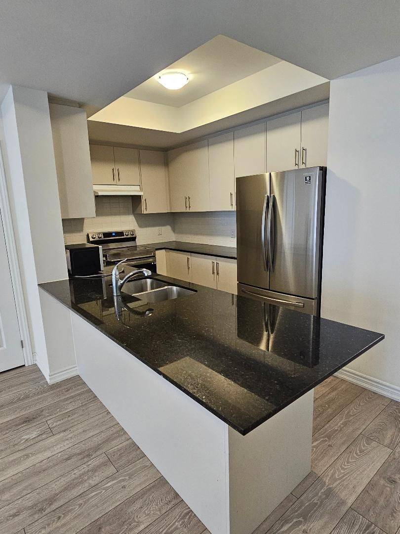 Brampton, ON L6Y 6G1,80 Knotsberry CIR #70