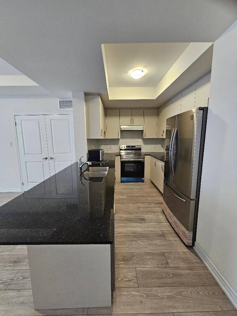 Brampton, ON L6Y 6G1,80 Knotsberry CIR #70