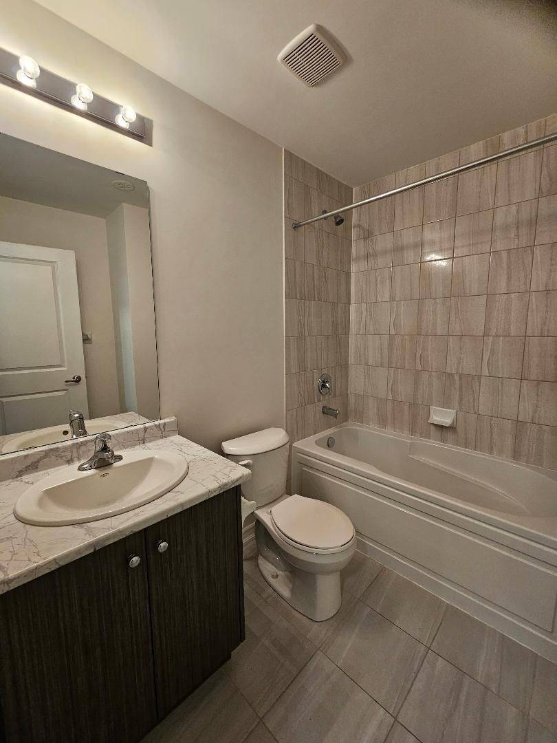 Brampton, ON L6Y 6G1,80 Knotsberry CIR #70