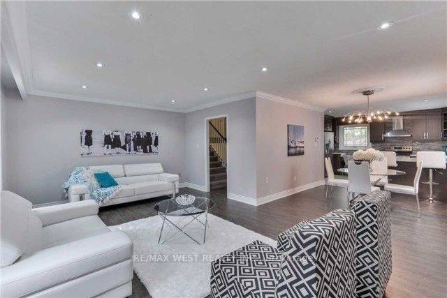 Brampton, ON L6V 2Y4,18 Linkdale RD #Upper