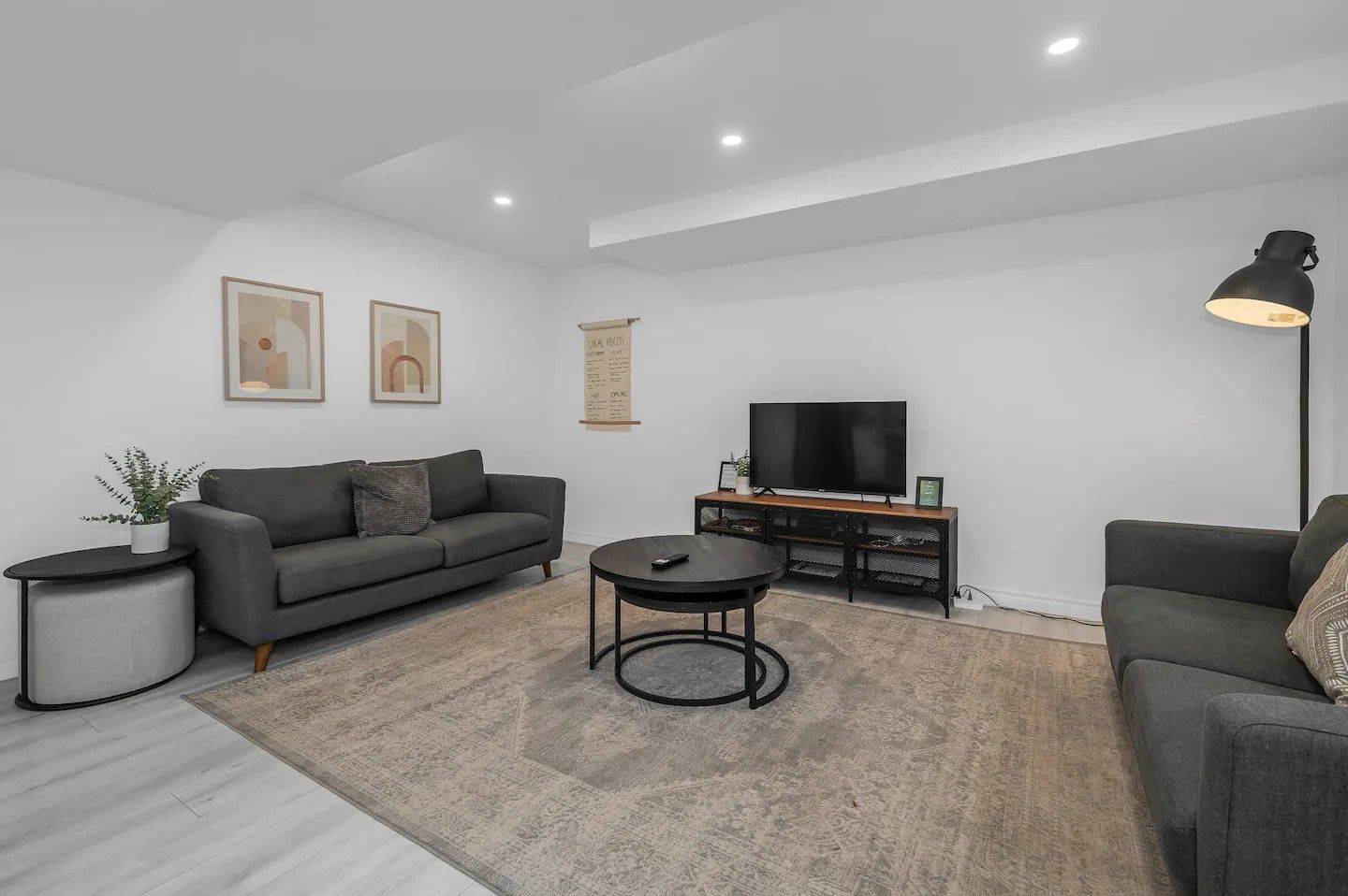 Welland, ON L3C 5T9,22 Macoomb DR #Lower