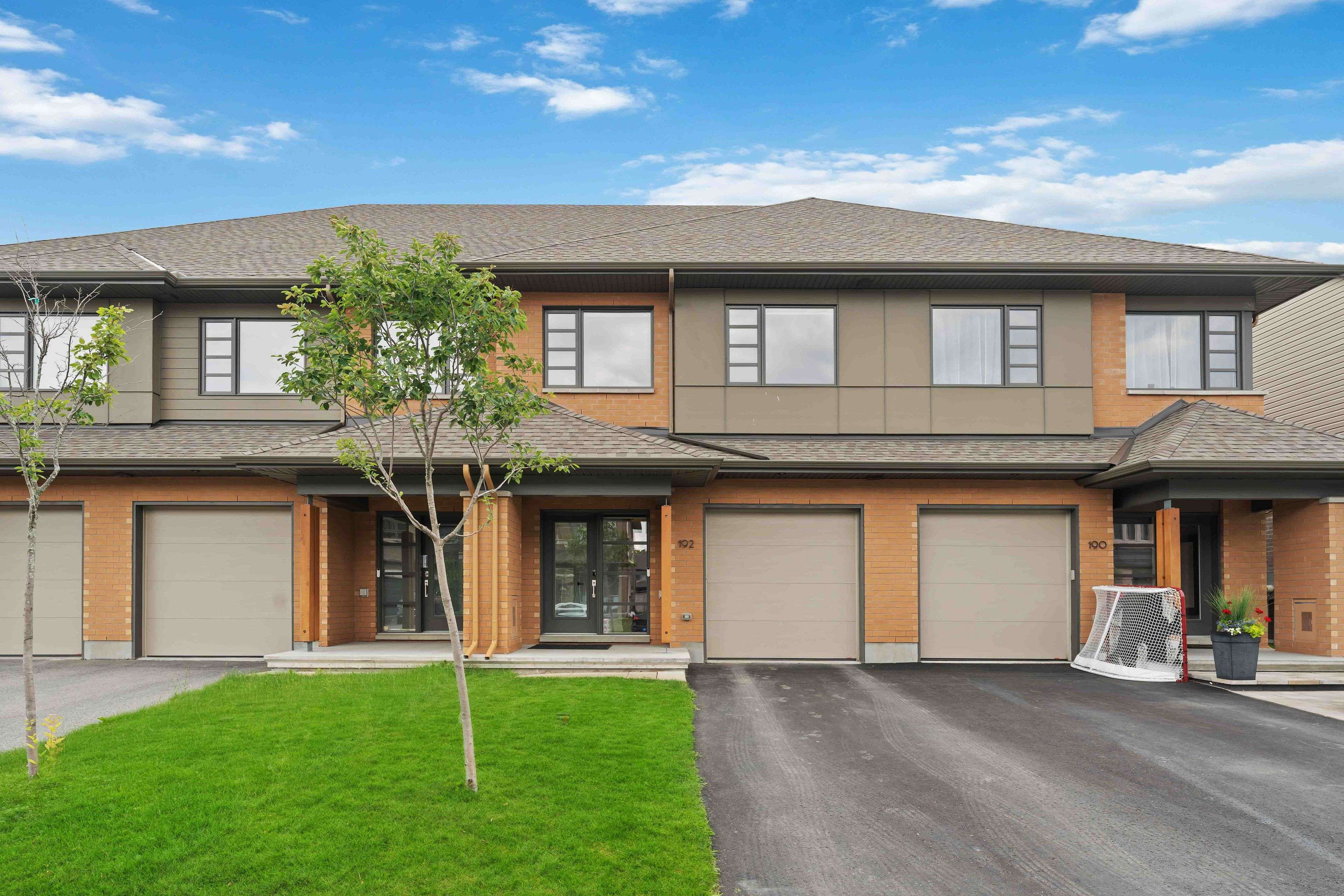 Blossom Park - Airport And Area, ON K1X 0B6,192 LARIMAR CIR