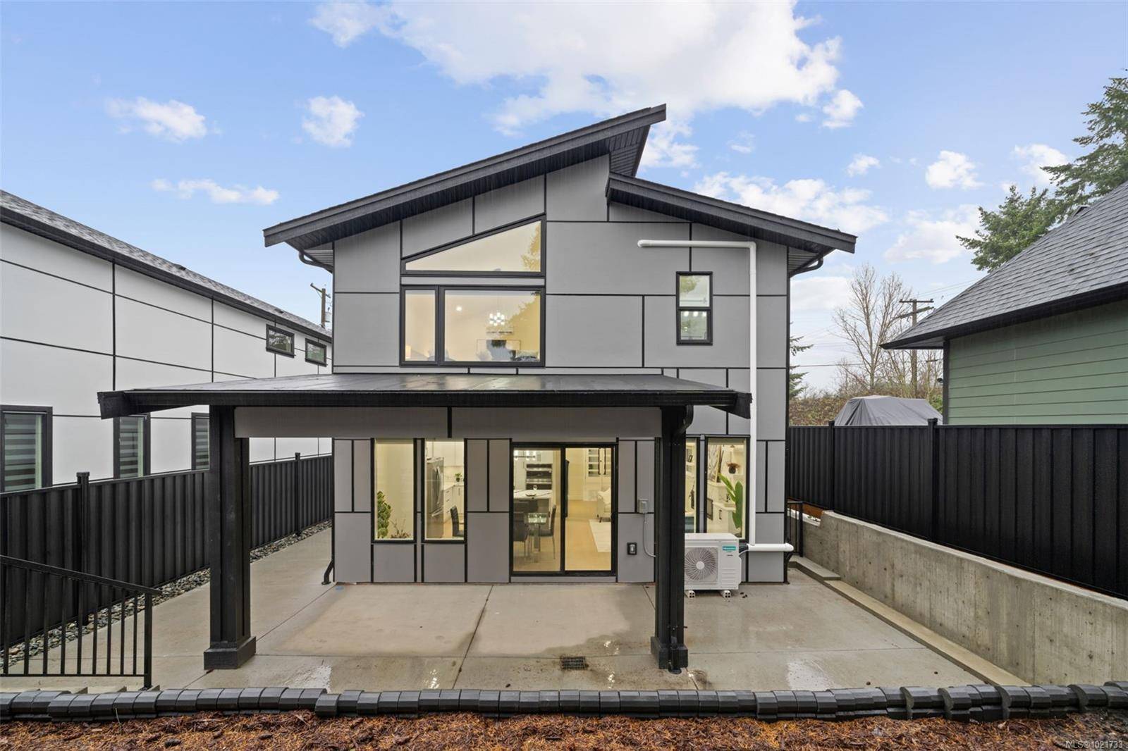 Saanich, BC V8Z 1Z8,669 Canterbury Rd