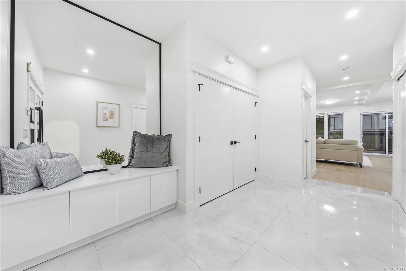 Saanich, BC V8Z 1Z8,669 Canterbury Rd