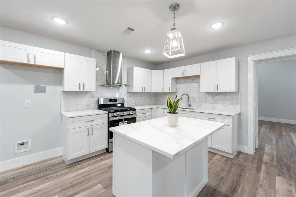 Fort Worth, TX 76112,7469 Meadowcrest Drive