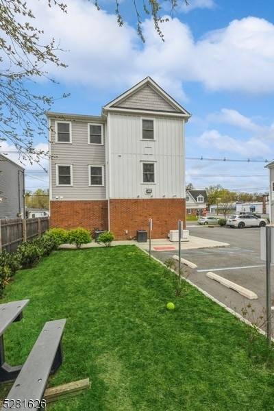 Westfield Town, NJ 07090,352 South Ave #3