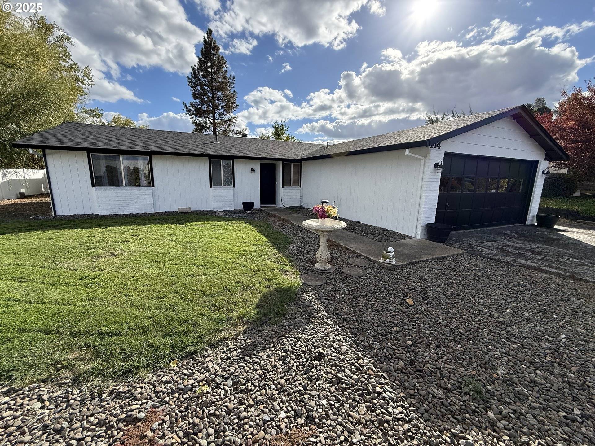 Roseburg, OR 97471,144 PEPPERTREE CT