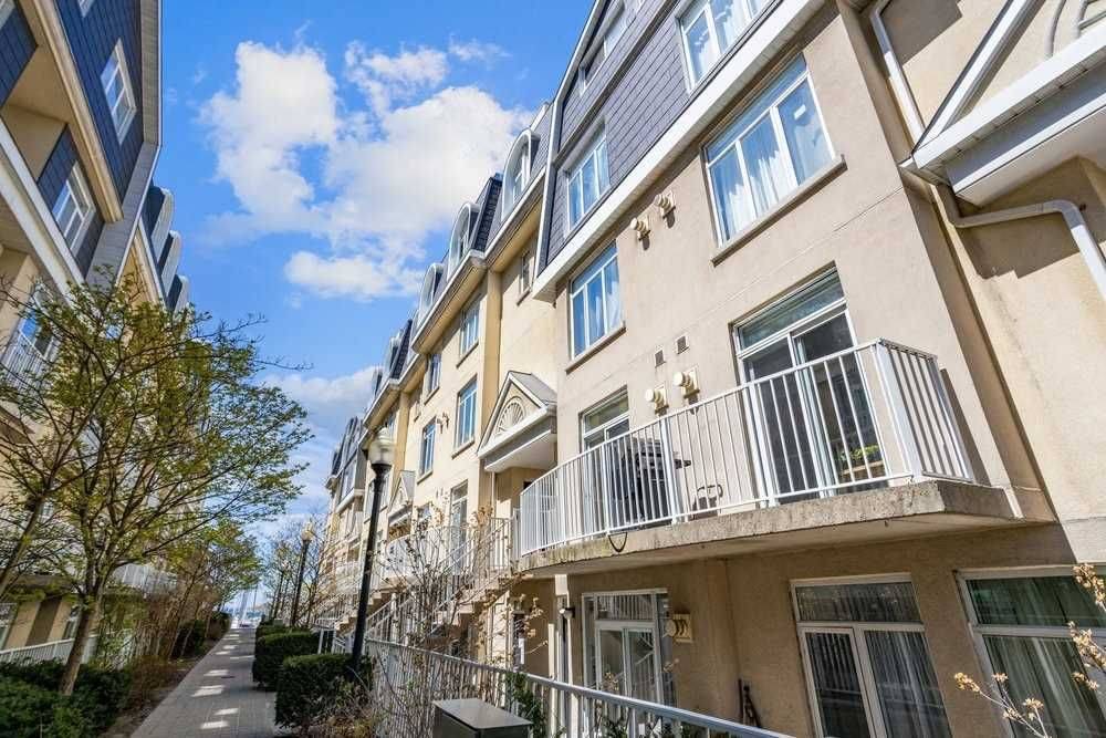 Toronto C01, ON M5V 3P4,32 Stadium RD #332