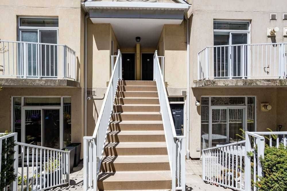 Toronto C01, ON M5V 3P4,32 Stadium RD #332