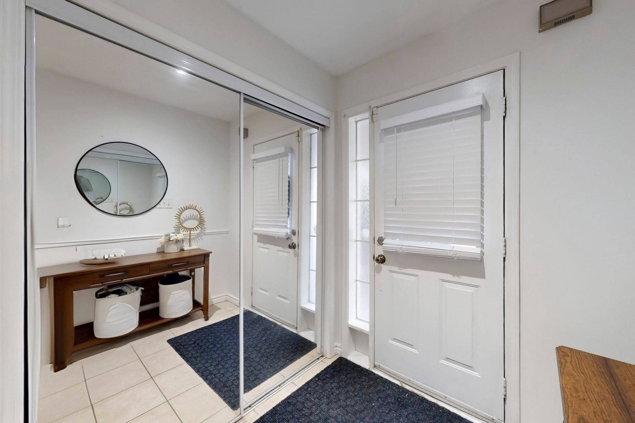 Whitby, ON L1R 3H1,64 Longueuil PL