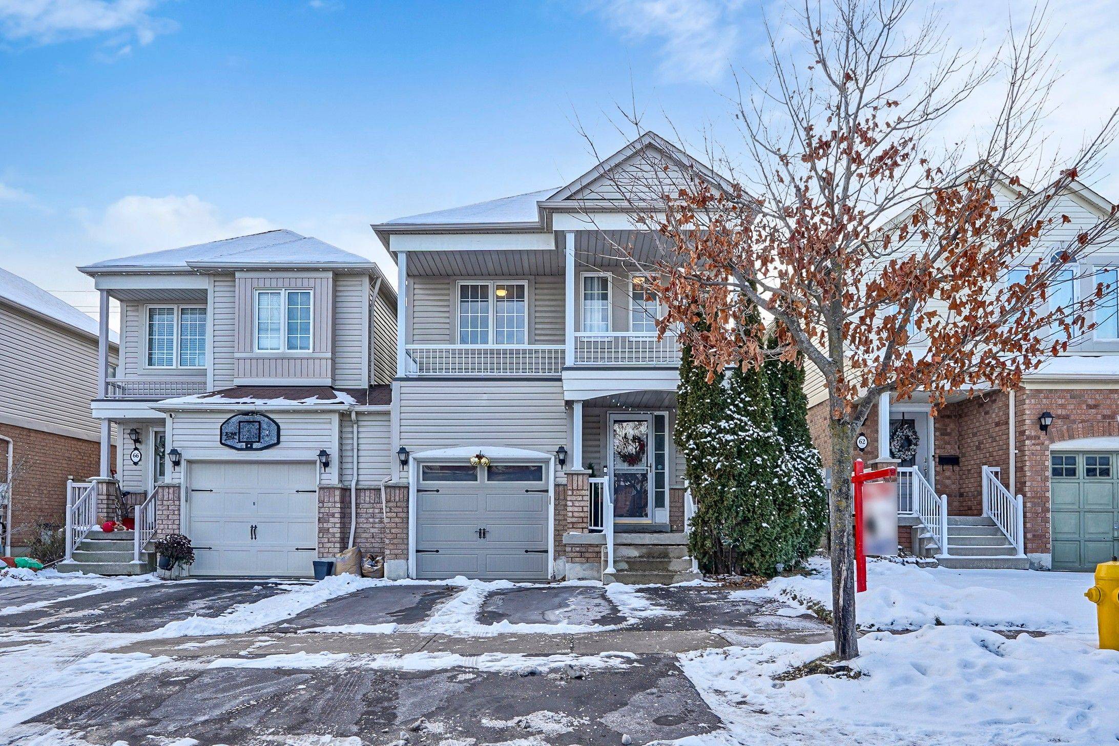 Whitby, ON L1R 3H1,64 Longueuil PL
