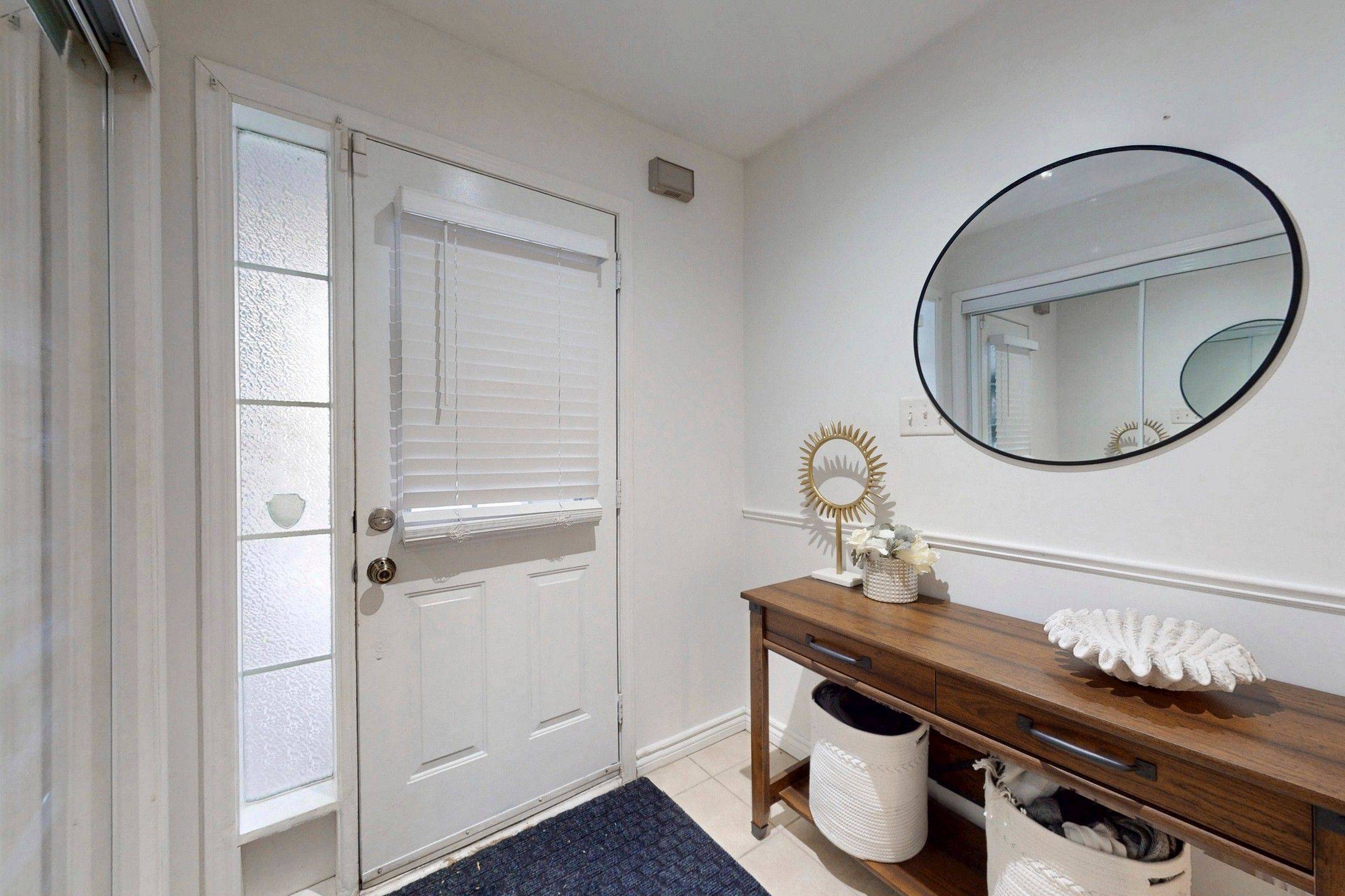 Whitby, ON L1R 3H1,64 Longueuil PL