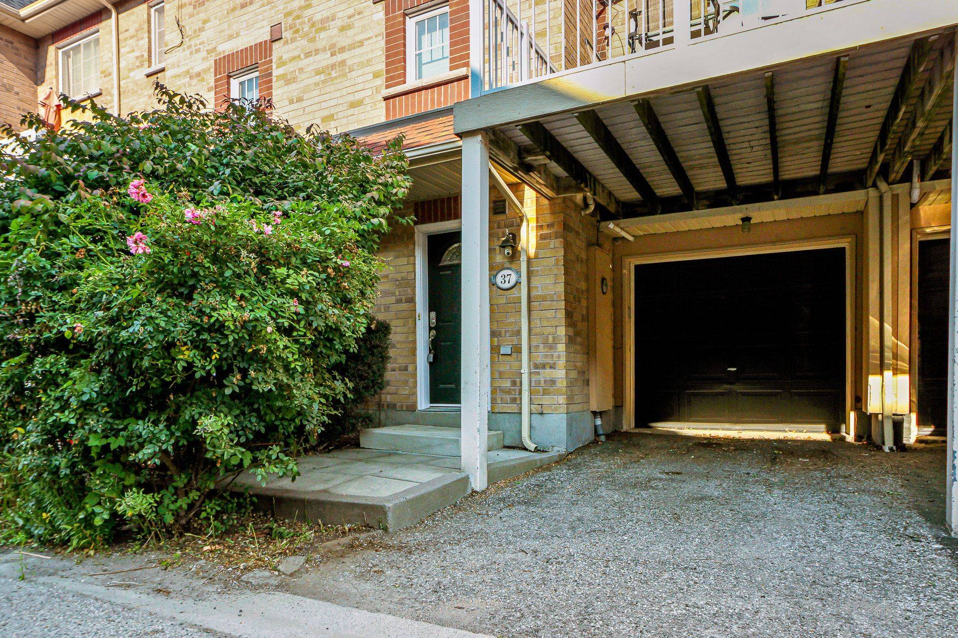 Pickering, ON L1V 7J9,1775 Valley Farm RD #37