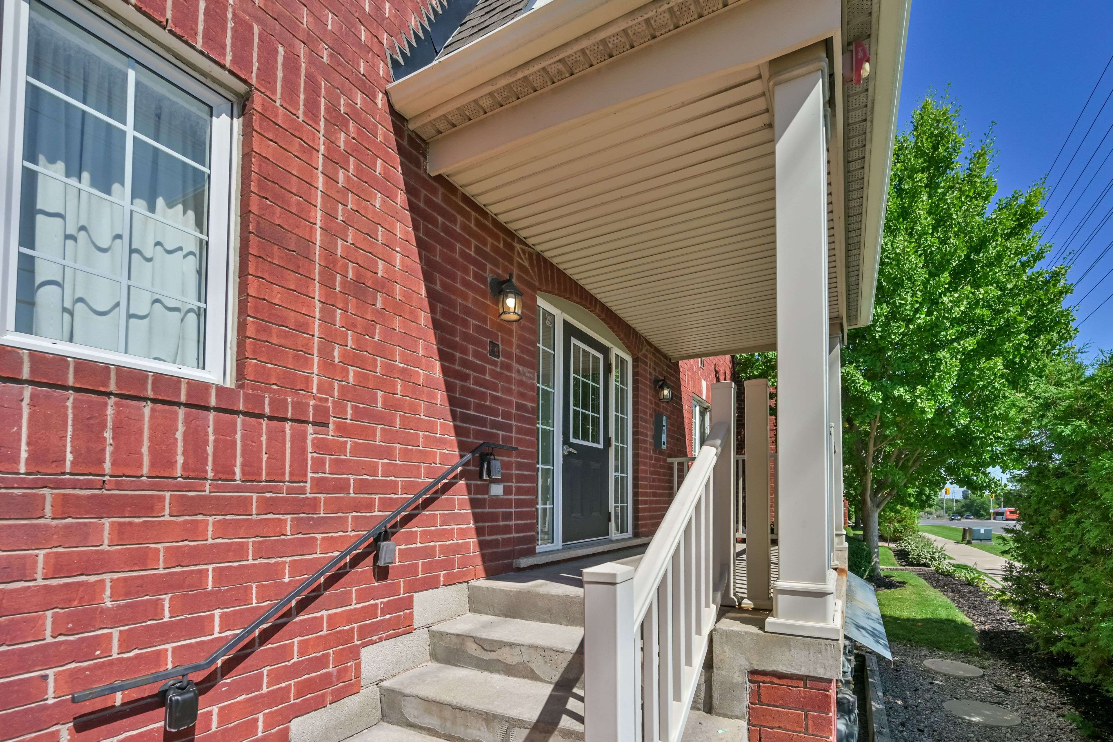 Mississauga, ON L5B 0B2,575 Dundas ST W #3