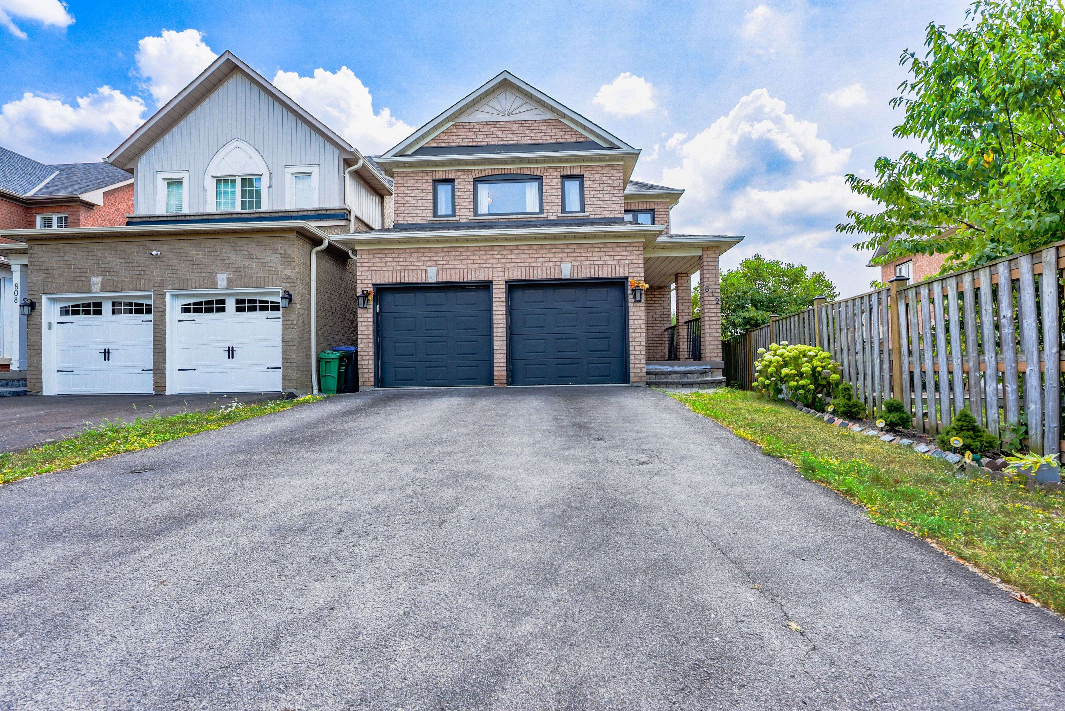 Mississauga, ON L5W 1K2,812 Knotty Pine GRV