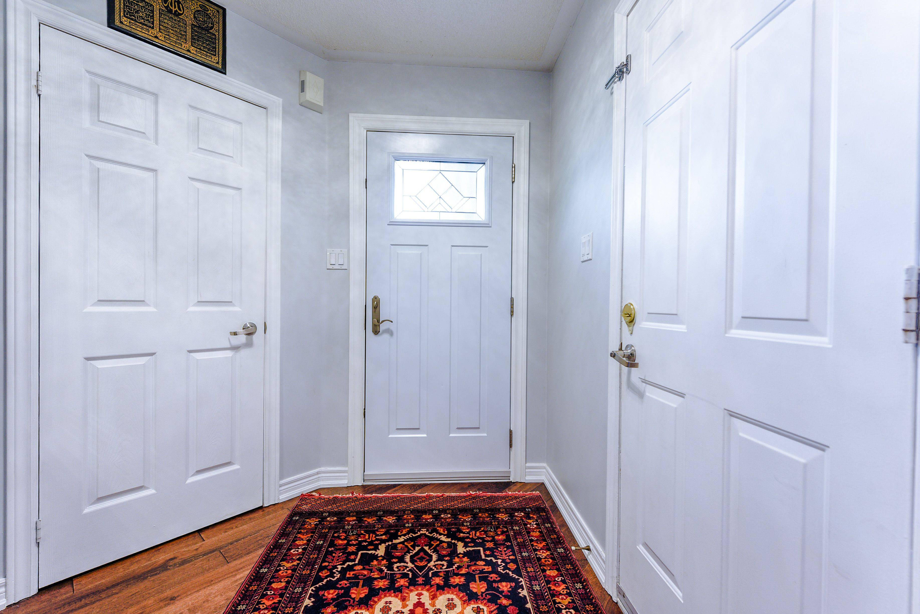 Mississauga, ON L5W 1K2,812 Knotty Pine GRV