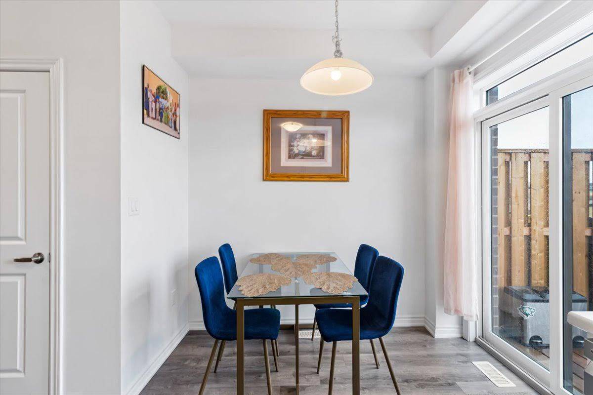 Hamilton, ON L8J 0M6,61 Soho ST #25