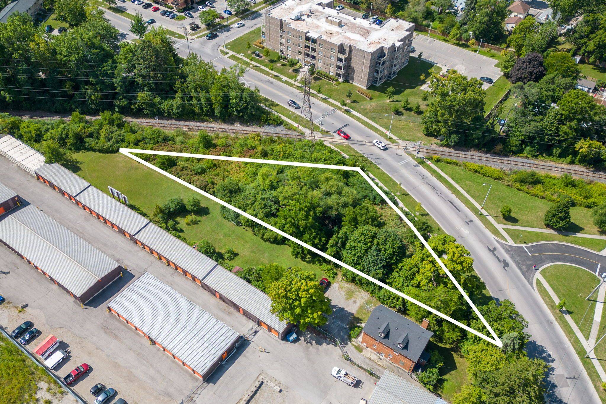 London South, ON N5Z 2Y7,121 Thompson RD