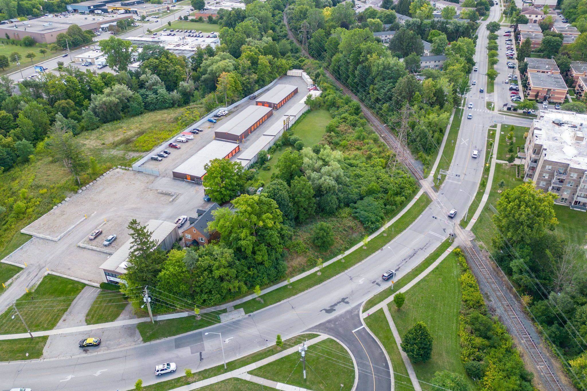 London South, ON N5Z 2Y7,121 Thompson RD