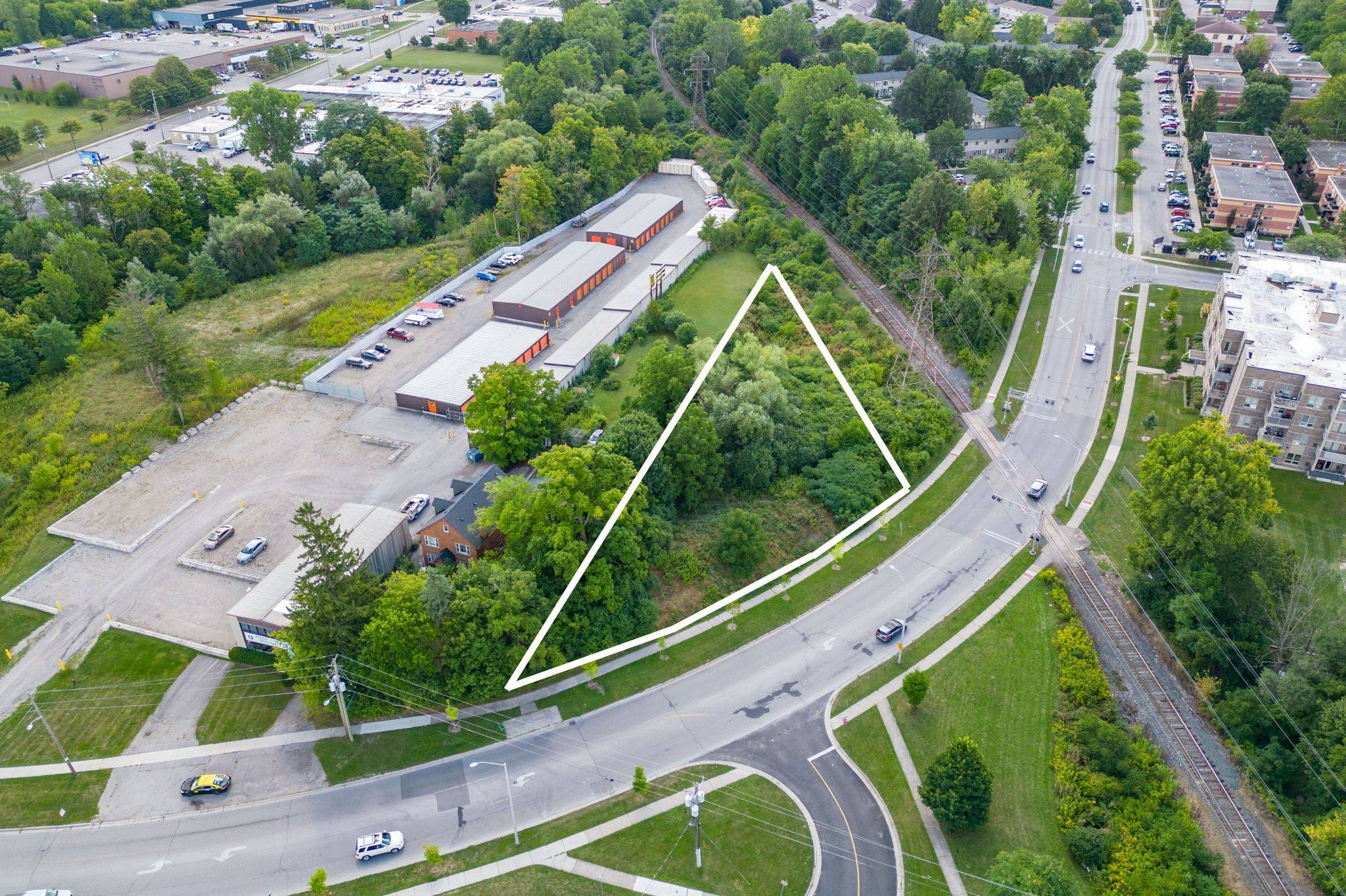 London South, ON N5Z 2Y7,121 Thompson RD