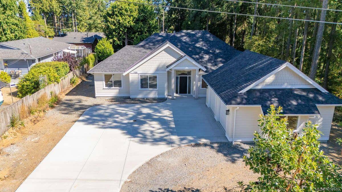 Lantzville, BC V0R 2H0,7436 Lantzville Rd