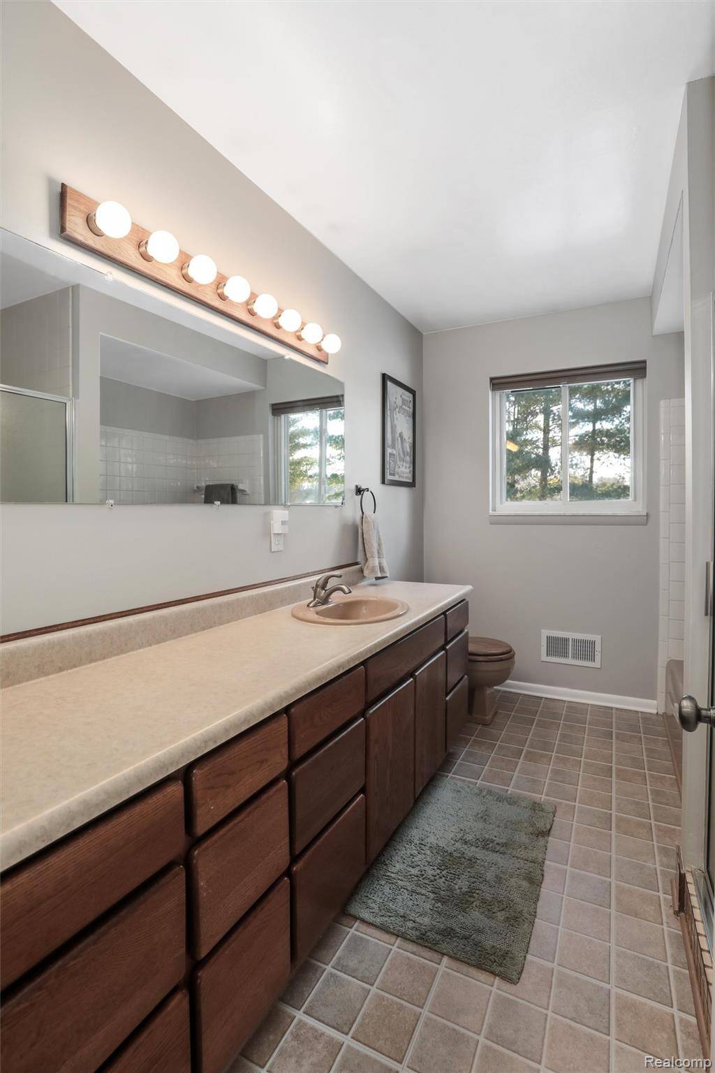 Van Buren, MI 48111,43220 Riggs RD