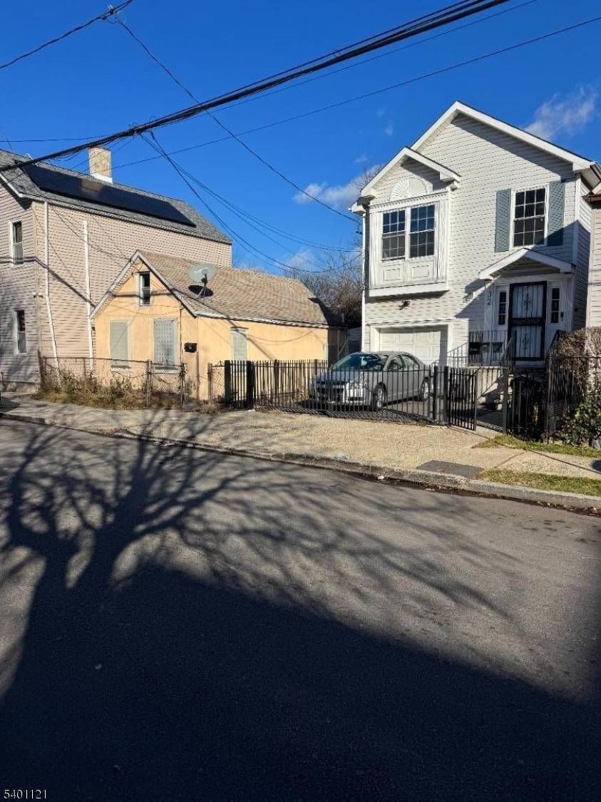 Newark City, NJ 07103,34 Holland St