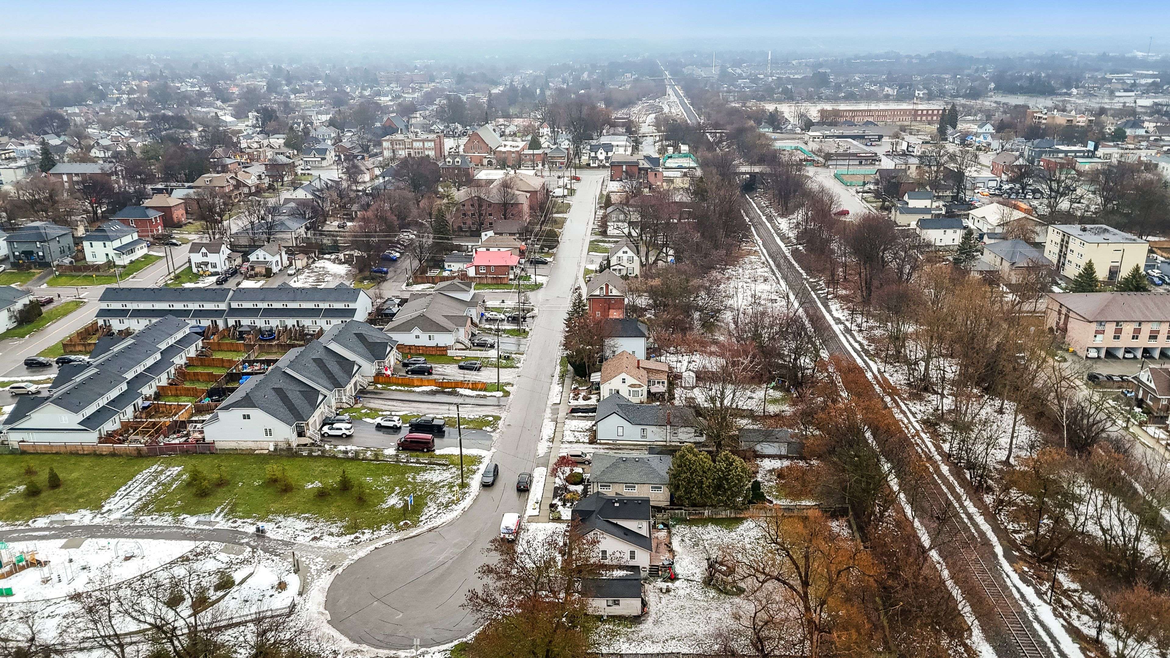 Oshawa, ON L1H 2V1,75 Avenue ST #1-2