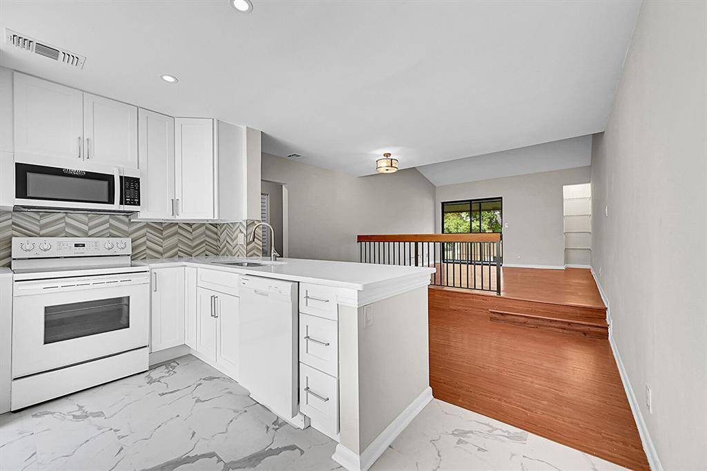 Coral Springs, FL 33065,2578 Riverside Dr #421