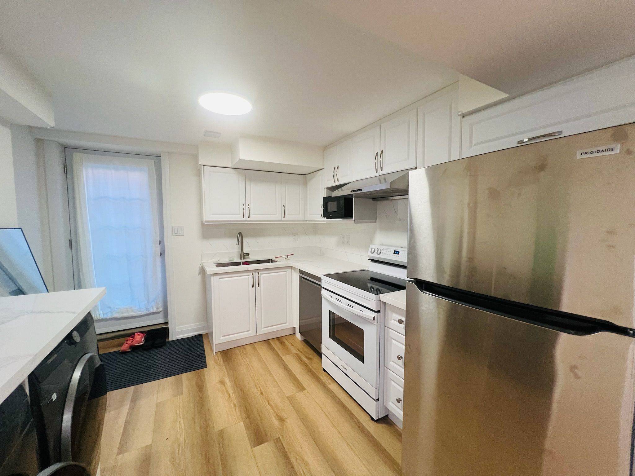 Oakville, ON L6J 6Z4,2807 Guilford CRES #Basement