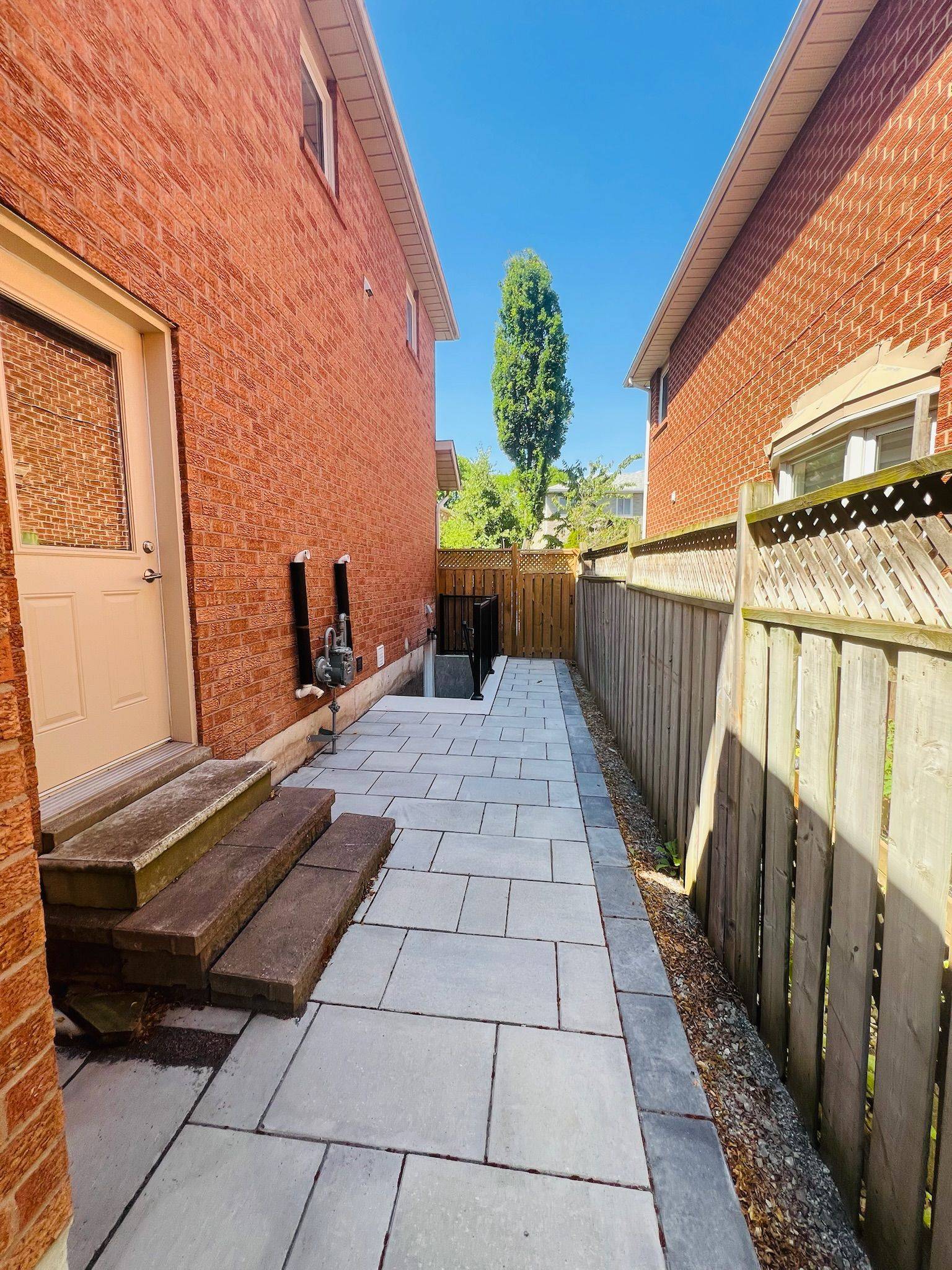 Oakville, ON L6J 6Z4,2807 Guilford CRES #Basement