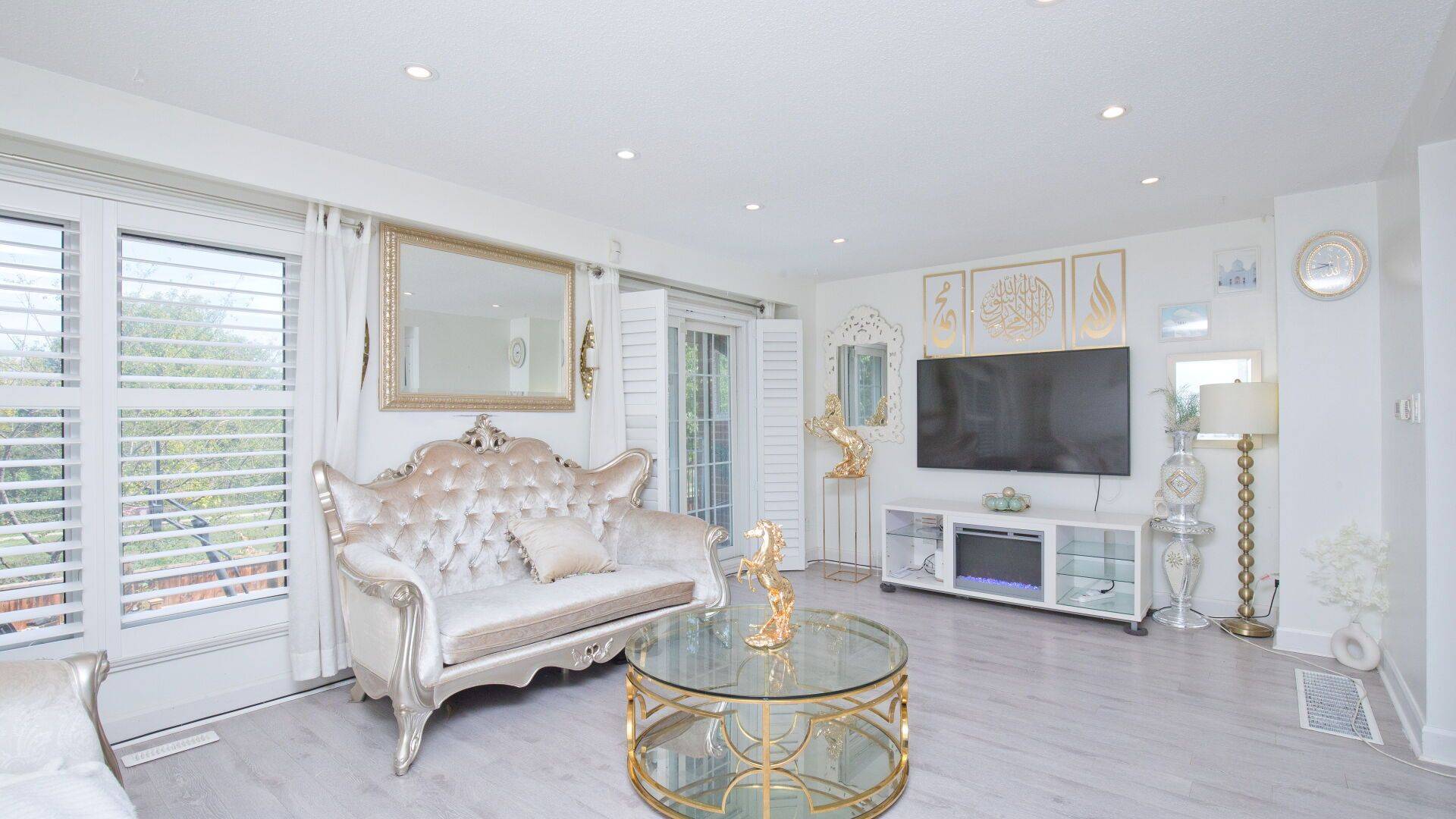 Mississauga, ON L4T 3M3,3525 Brandon Gate #54