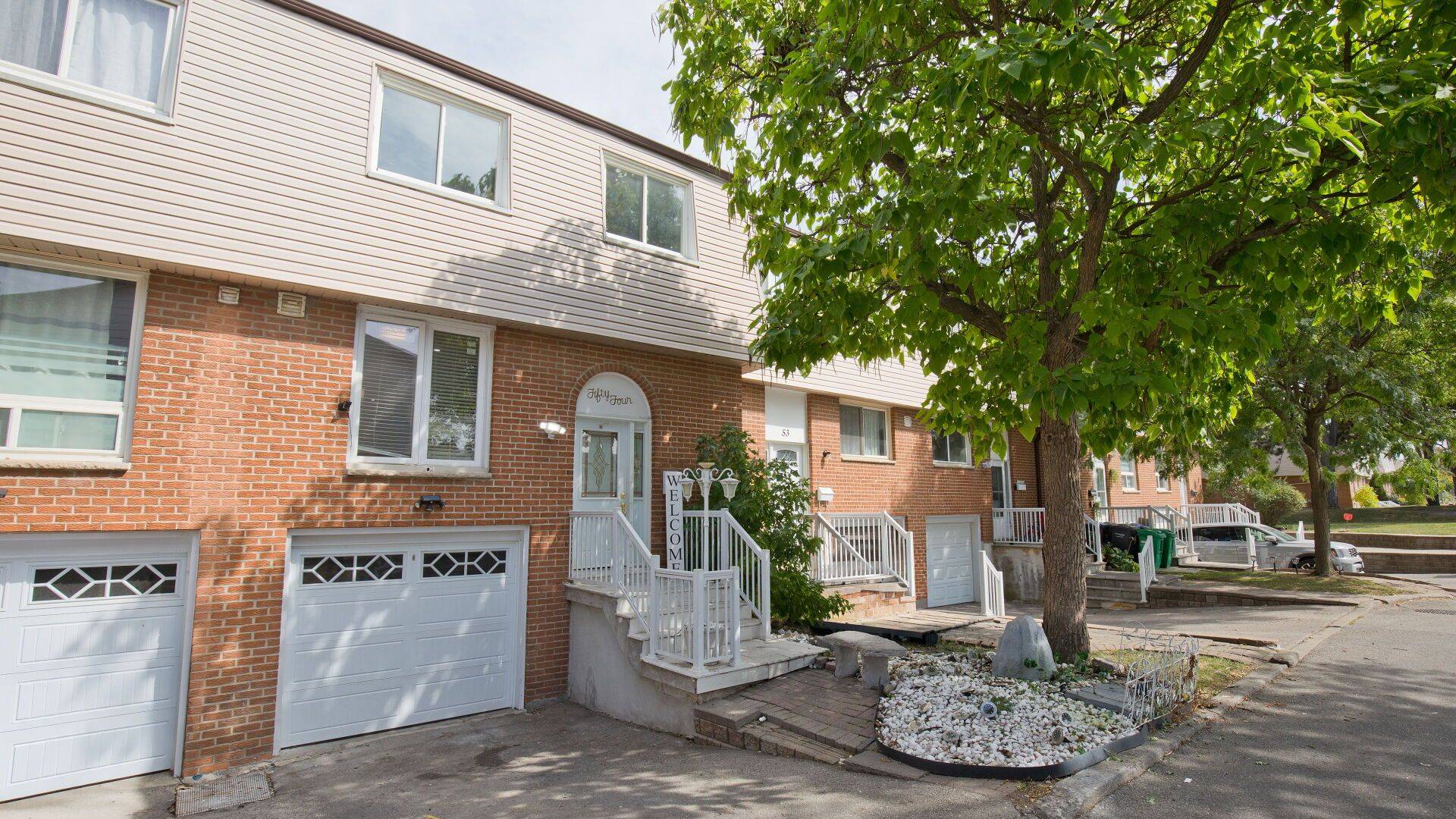 Mississauga, ON L4T 3M3,3525 Brandon Gate #54