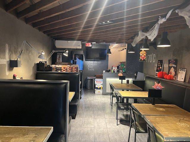 Toronto C02, ON M5S 1Y6,524 Bloor ST W