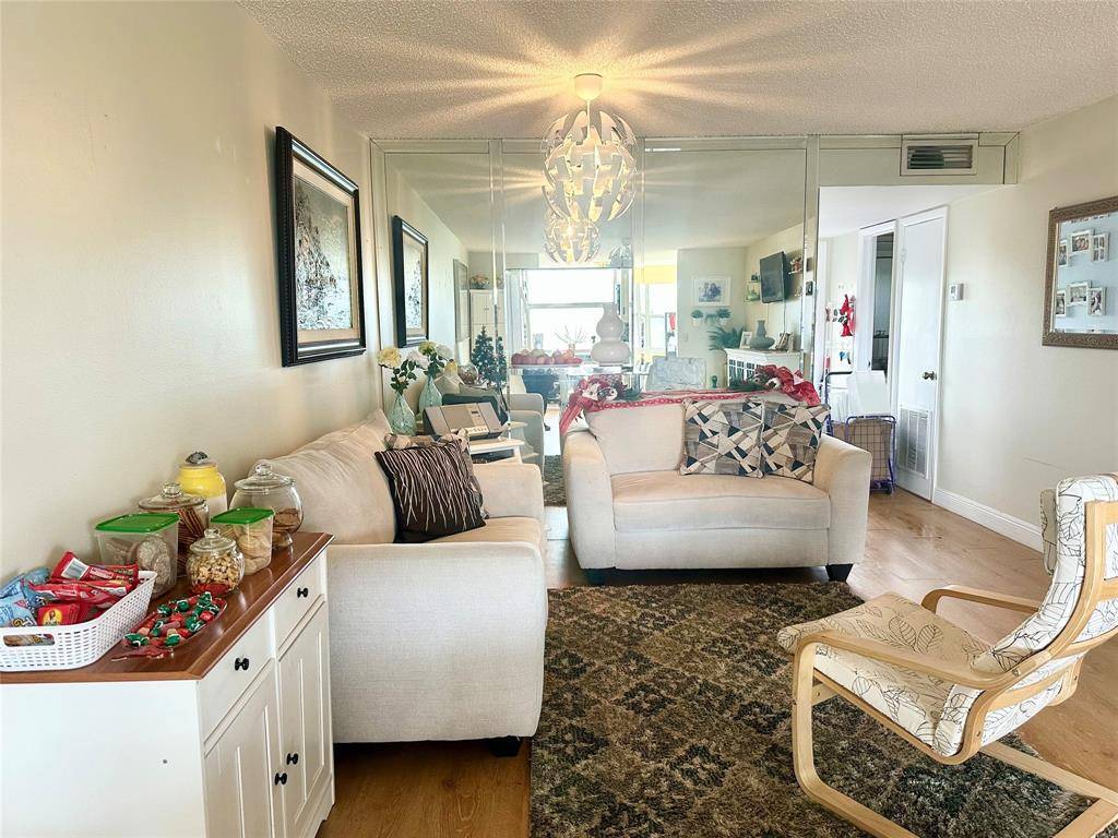 Sunrise, FL 33322,9821 Sunrise Lakes Blvd #303