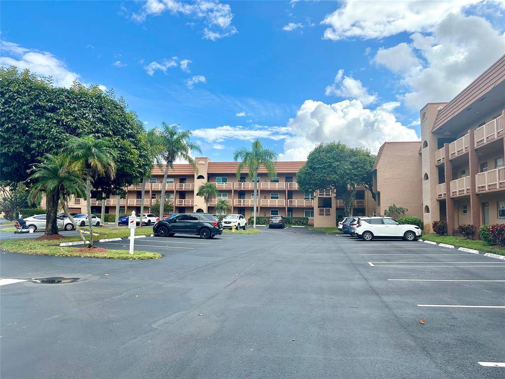 Sunrise, FL 33322,9821 Sunrise Lakes Blvd #303