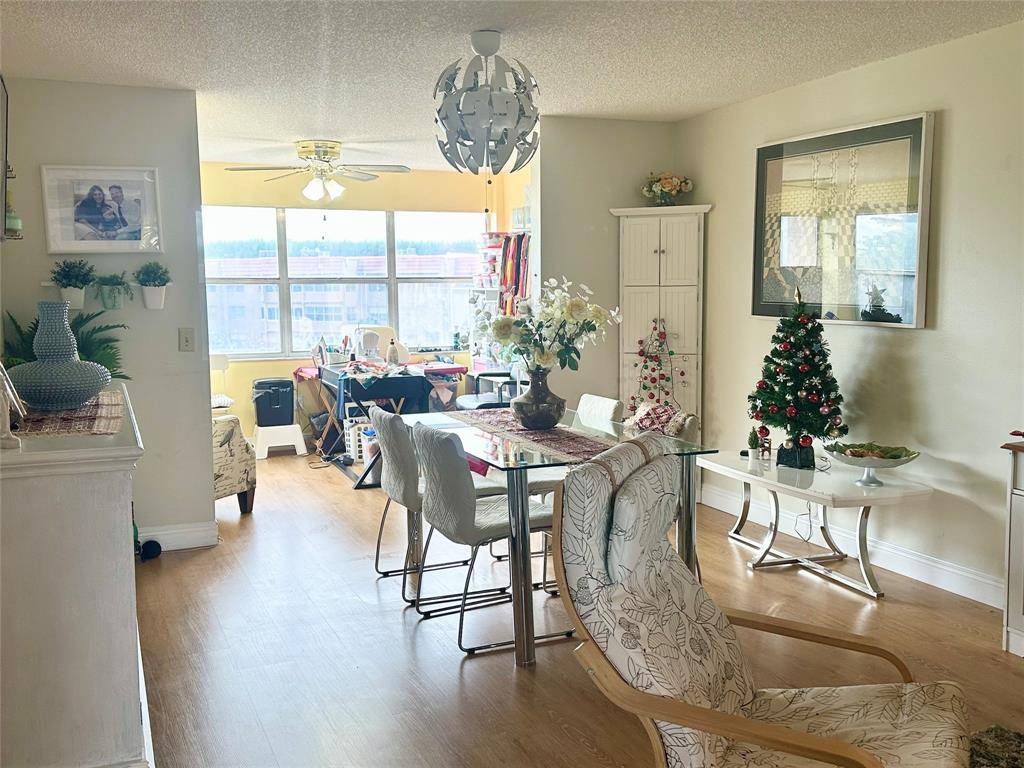 Sunrise, FL 33322,9821 Sunrise Lakes Blvd #303