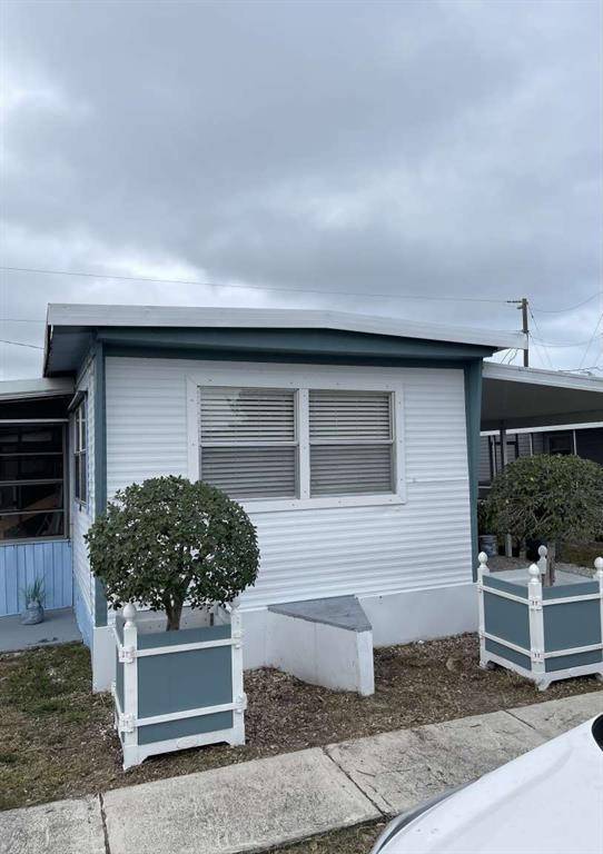 Hobe Sound, FL 33455,10885 SE Federal Hwy 96