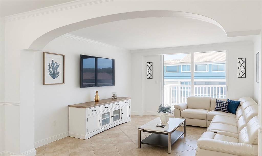 Hollywood, FL 33019,801 S Ocean Drive #206