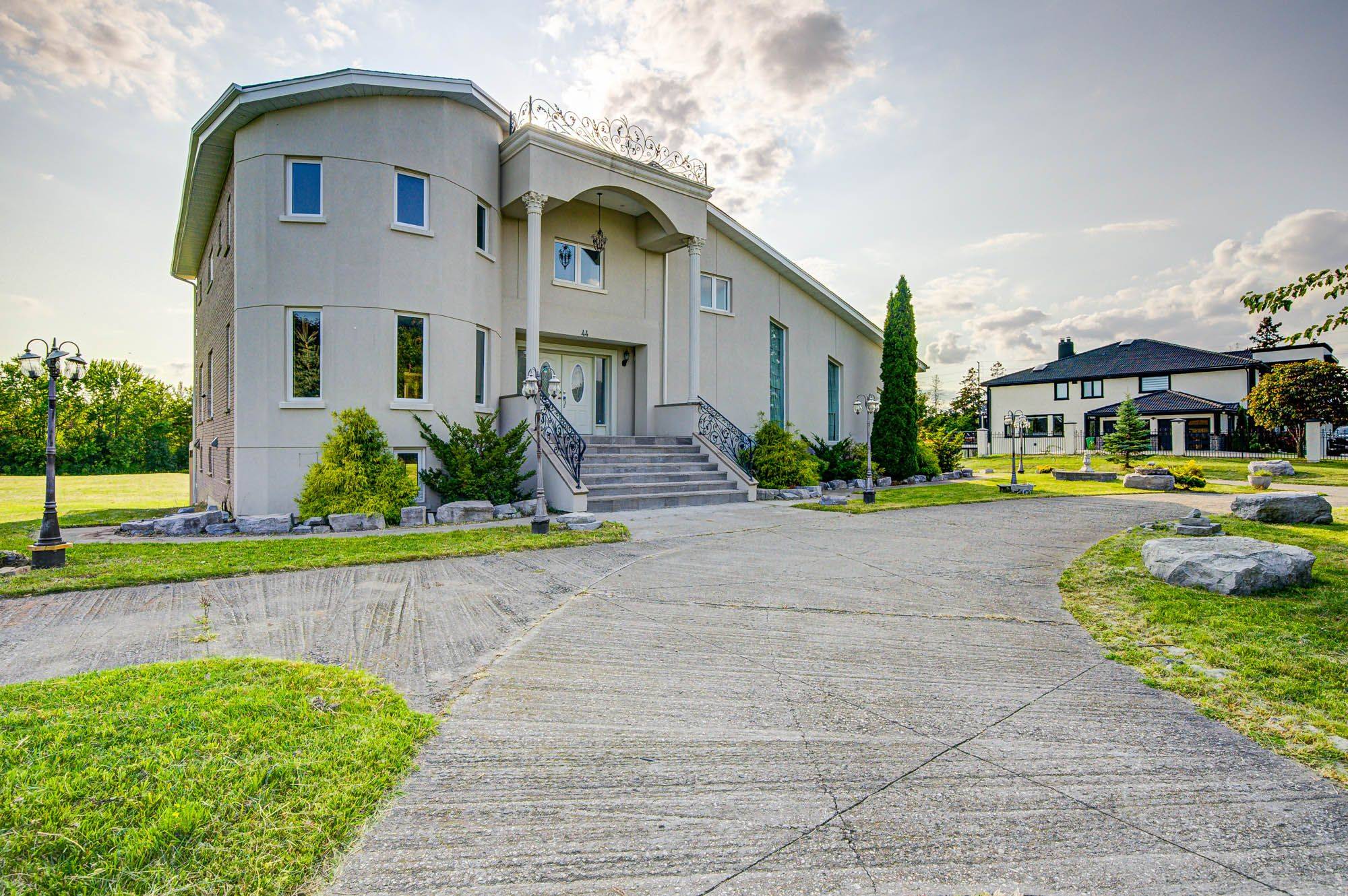 Brampton, ON L6P 0E2,44 Bellini AVE