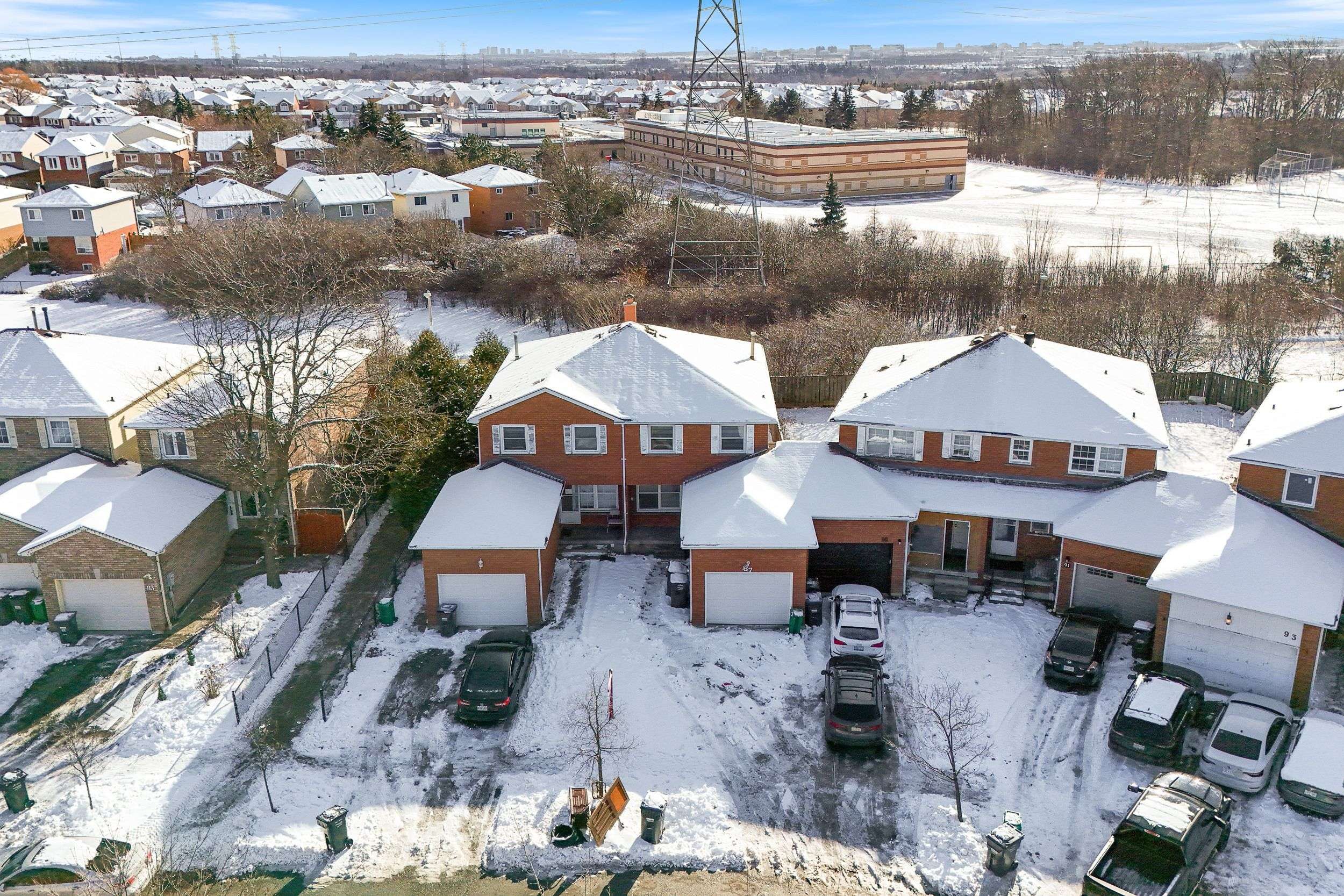 Brampton, ON L6Y 3W9,87 Tulip DR