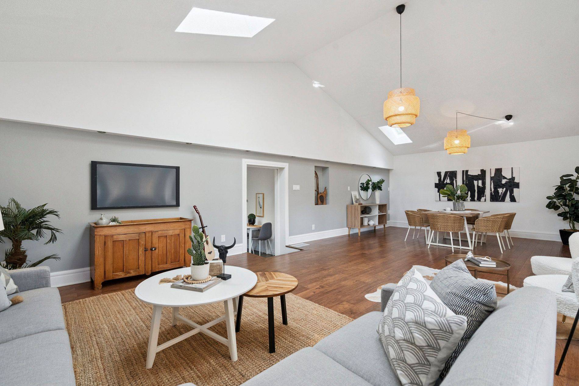 Hamilton, ON L8K 4N6,211 Rosedale AVE