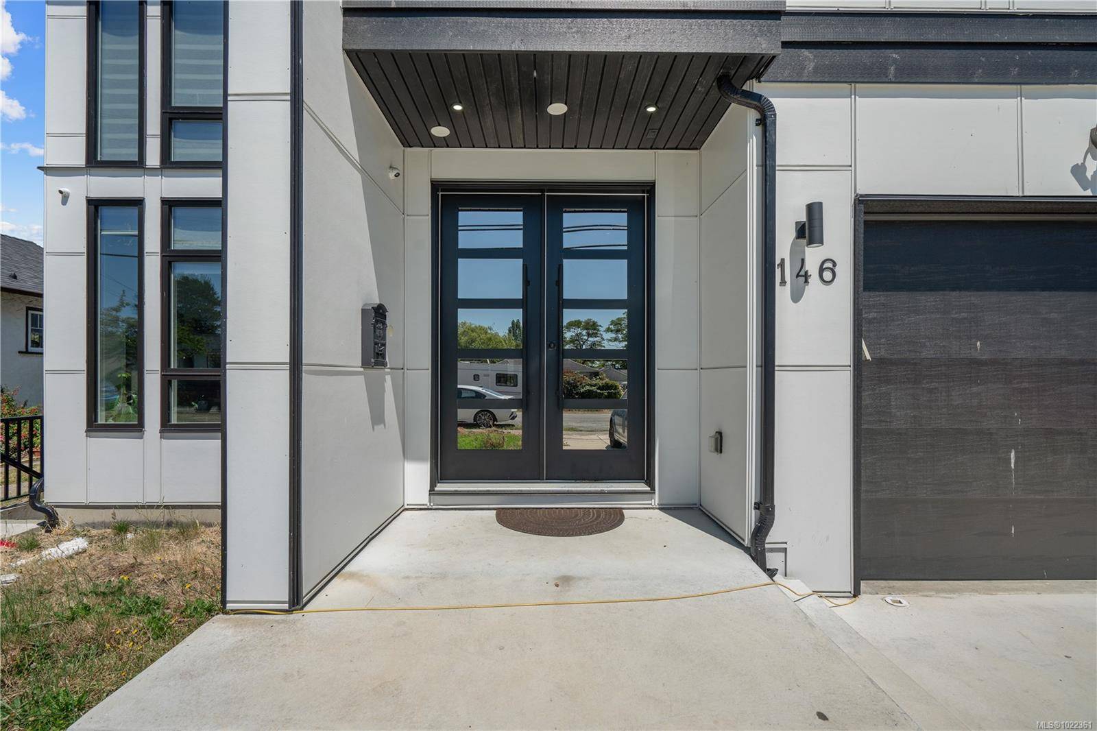 Saanich, BC V8Z 1T6,146 Cadillac Ave