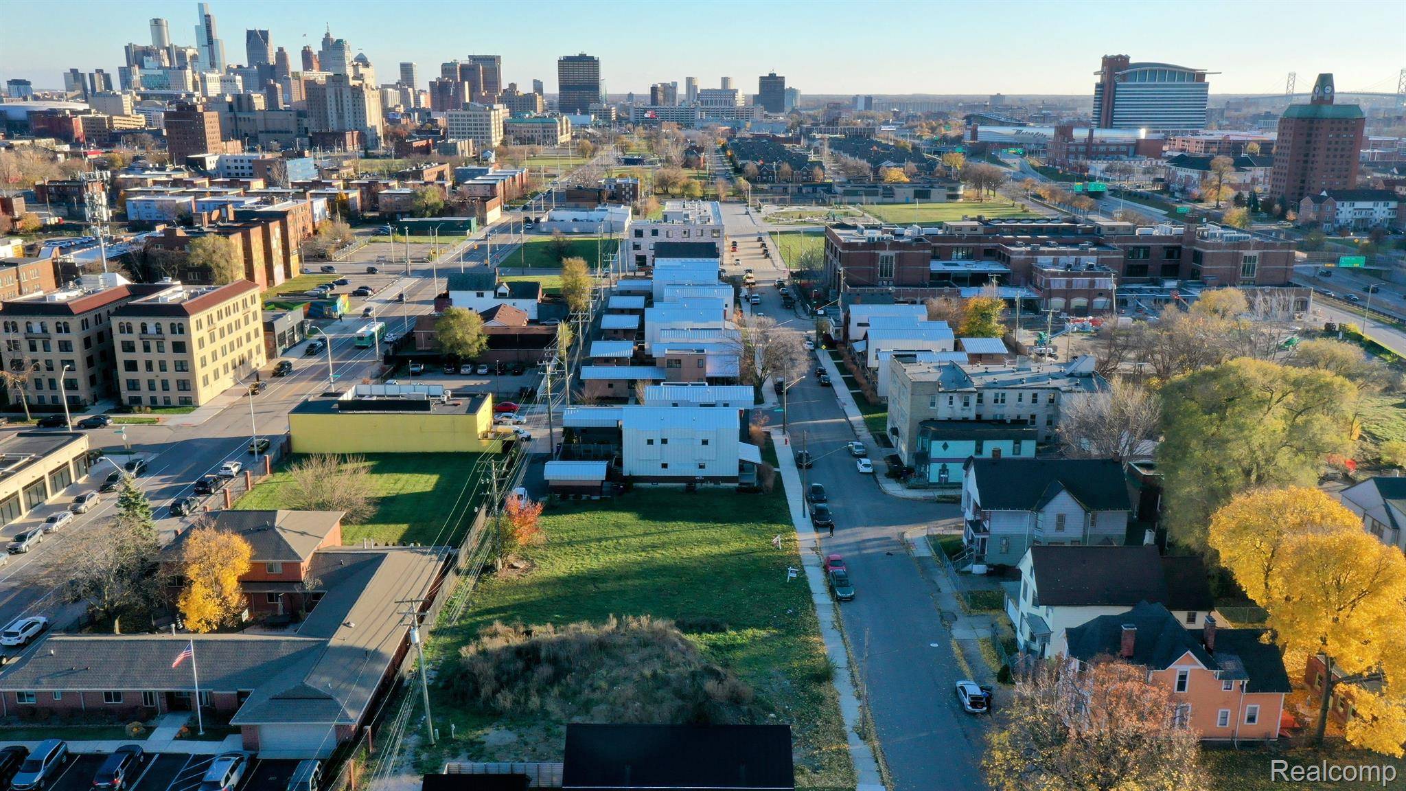 Detroit, MI 48201,4244 4th St package