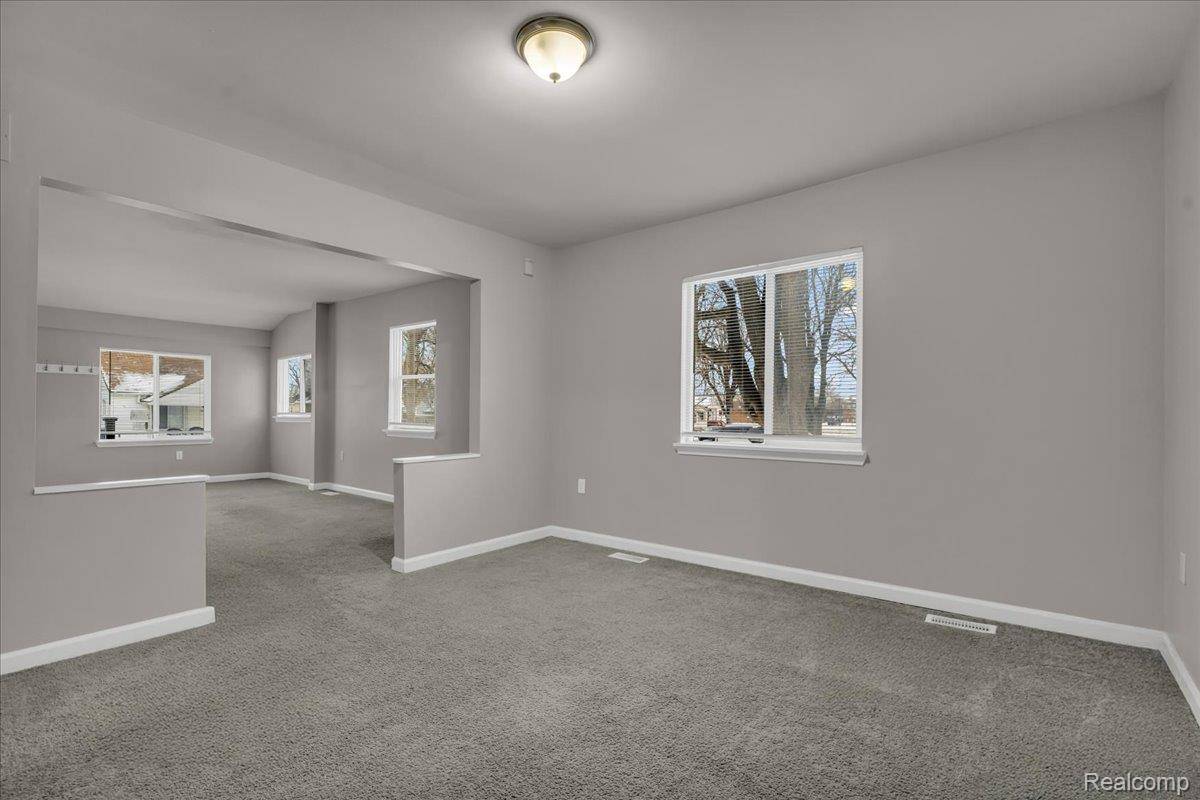 Warren, MI 48089,8268 Hudson AVE