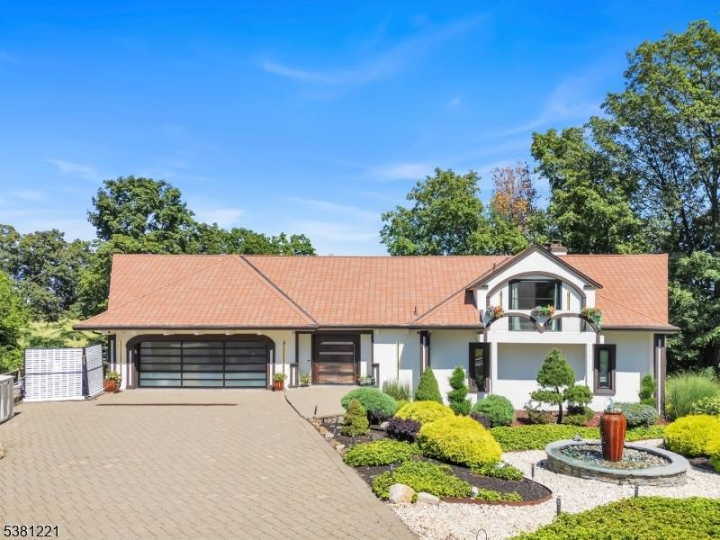 North Caldwell Boro, NJ 07006,18 Fairview Dr