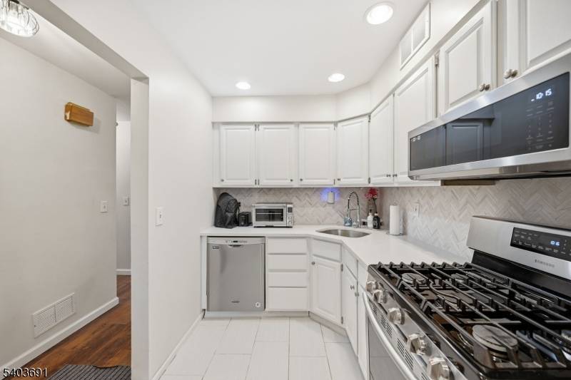 Bloomingdale Boro, NJ 07403,12 Mountain Ridge Rd