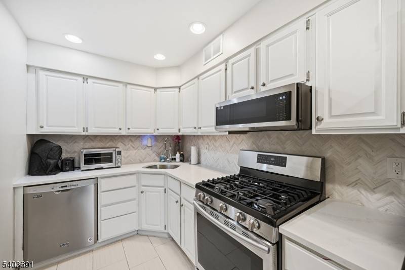 Bloomingdale Boro, NJ 07403,12 Mountain Ridge Rd