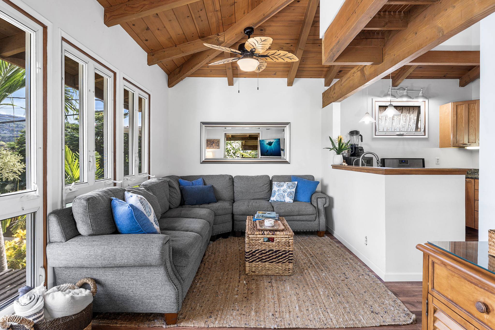 Kailua-kona, HI 96740,76-6176 HOLUALOA BEACH RD