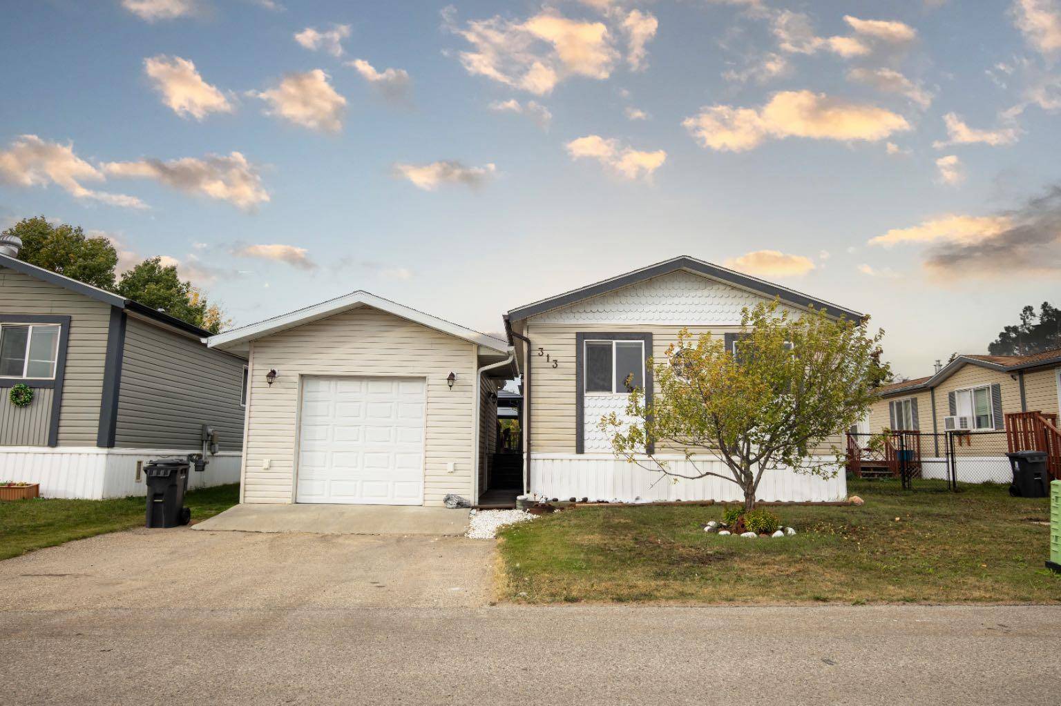 Grande Prairie, AB T8X 1P5,10615 88 ST #313
